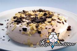 Mousse de frambuesas con almendras