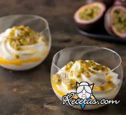 Mousse de yogurt y maracuyá