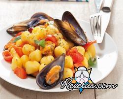 Ñoquis de patatas con tomatitos y mejillones