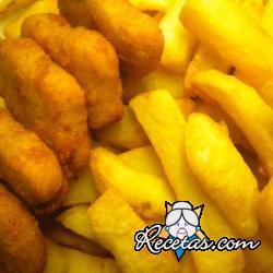 Nuggets de pollo crujientes con patatas fritas