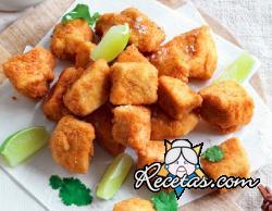 Nuggets de pollo frito con guacamole picante