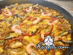 Paella de mar y tierra