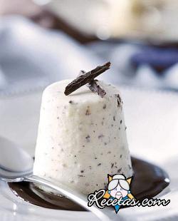 Parfait de avellanas con salsa de chocolate