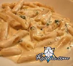 Pasta con peras y queso azul