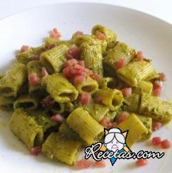 Pasta con pesto de brócoli