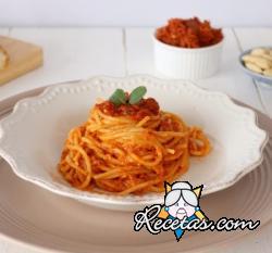 Pasta con pesto de tomates secos