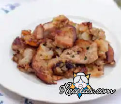 Pastel de carne con patatas y cebollas