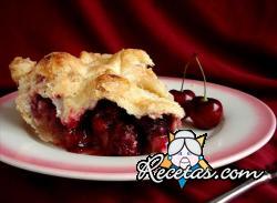 Pastel de cerezas rojas