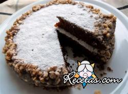 Pastel de chocolate y avellanas