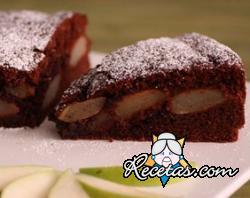 Pastel de chocolate y peras