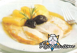 Pavo con manzanas y ciruelas