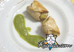 Rollitos de pechuga en salsa de espárragos