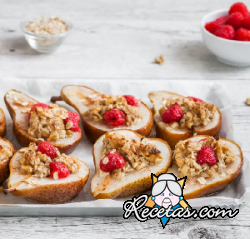 Peras al horno con crumble de avena