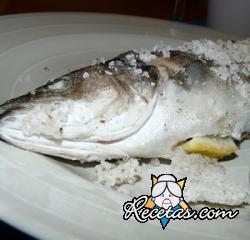 Pescado en costra de sal