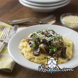 Polenta con hongos y queso azul