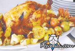 Pollo glaseado con papas y batatas