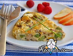 Tortilla de zapallitos y salchichas