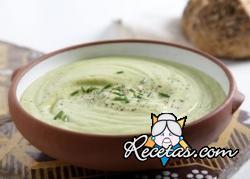 Sopa de aguacate y yogur