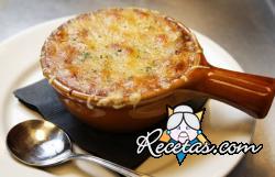 Sopa de cebollas gratinada