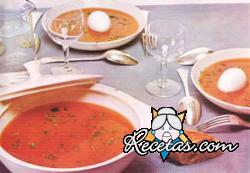 Sopa de tomate y huevo