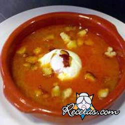 Sopa de ajo y tomate