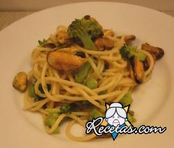 Spaghetti mejillones y brócoli