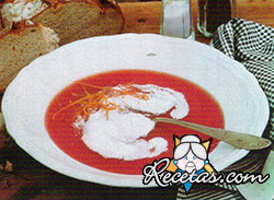 Sopa de tomate y naranja