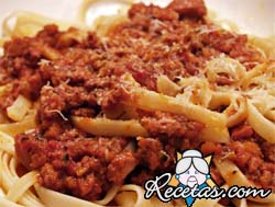 Tagliatelle con ragú alla bolognese