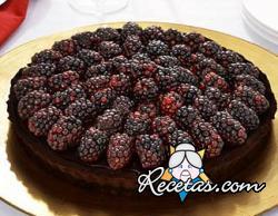 Tarta de chocolate y moras