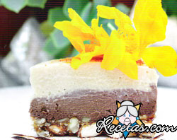 Torta turrón de chocolate y almendras