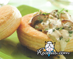 Vol au vent a la crema de queso y hongos