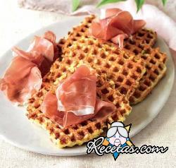 Waffle de patata y queso con jamón