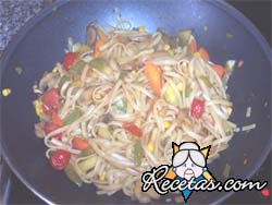 Pastas y verduras al wok