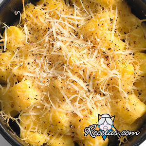 Ñoquis soufflé gratinados al provolone