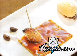 Panqueque de banana con crema helada