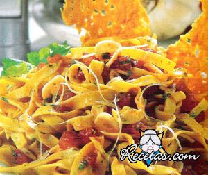 Pasta al azafrán y hierbas