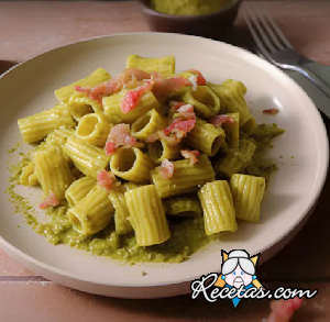 Pasta con pesto de brócoli