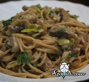 Pasta con puerro y setas