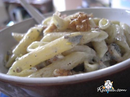 Pasta con queso azul y nueces
