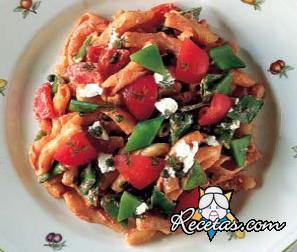 Pasta con ricota y tomates