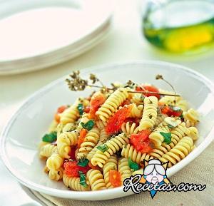 Pasta con salsa crudaiola