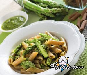 Pasta integral con pesto de espárragos