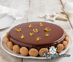 Pastel glaseado con amaretti y café