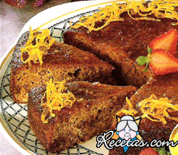 Pastel de nueces con almíbar de limón