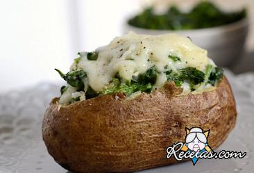 Patatas con huevos y espinaca