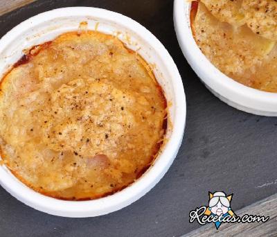 Patatas gratinadas con jamón y queso