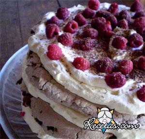 Pavlova de frambuesas y almendras