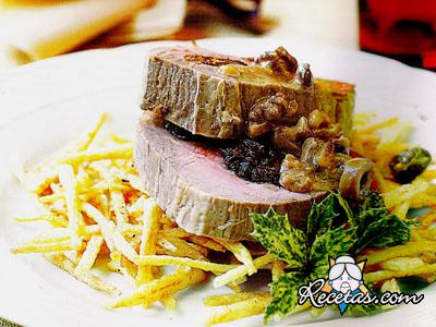 Peceto con ciruelas, aceitunas y nuec...