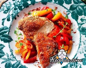 Pechugas de pollo empanadas con pimientos agridulces