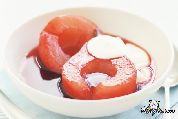 Peras con salsa de frambuesas